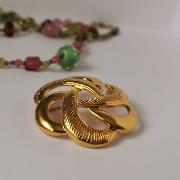 Vintage Signed Monet Swirl/Knot  Gold Tone Brooch - Picture 2 of 6